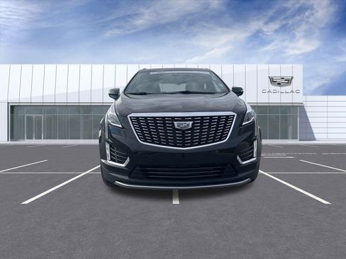 Certified 2022 Cadillac XT5 Premium Luxury w/ LPO, Floor Liner Package image 3