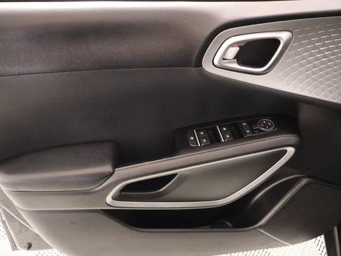 Used 2020 Kia Soul LX FWD image 14