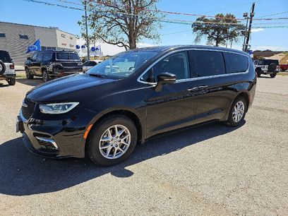 Used 2023 Chrysler Pacifica Touring-L