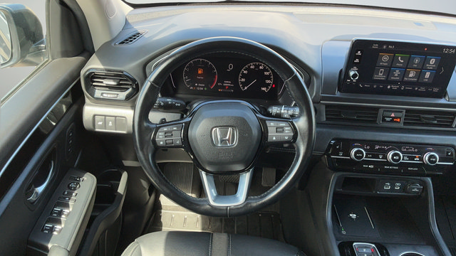 Used 2025 Honda Pilot EX-L image 10