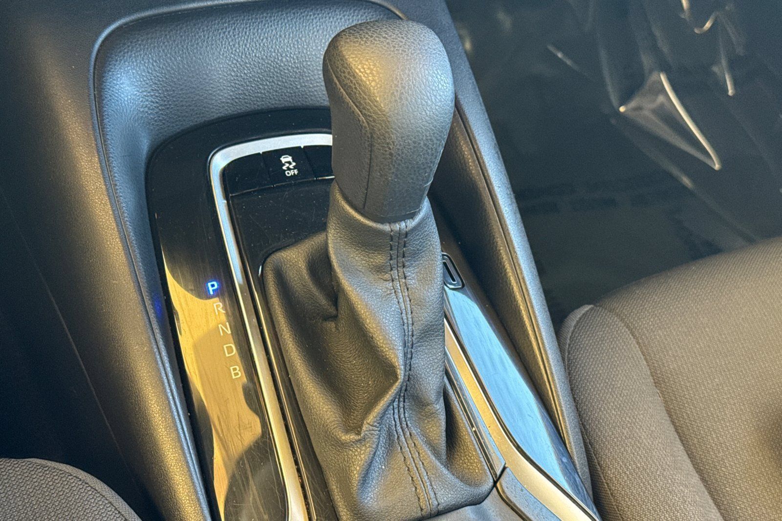 Certified 2025 Toyota Corolla LE FWD image 25