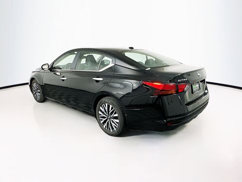 Used 2024 Nissan Altima 2.5 SV FWD image 5