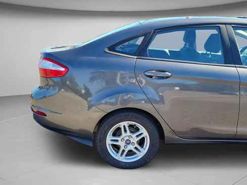Used 2017 Ford Fiesta SE image 32
