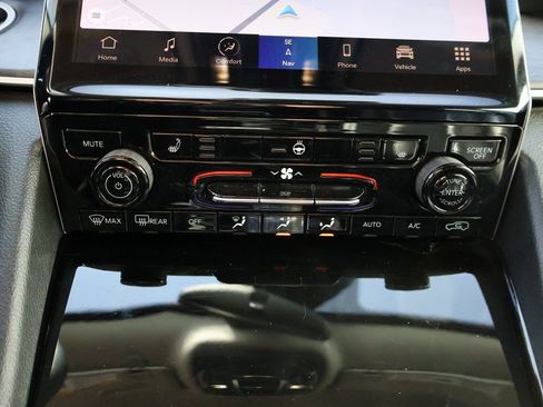 Used 2023 Jeep Grand Cherokee Limited image 30