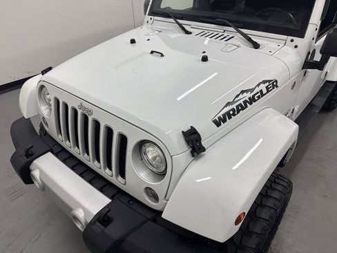 Used 2017 Jeep Wrangler Unlimited Sahara image 23