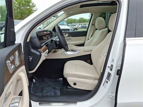 Used 2025 Mercedes-Benz GLS 450 4MATIC image 13