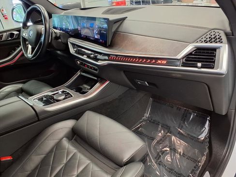 Used 2024 BMW X5 xDrive40i w/ Premium Package image 9