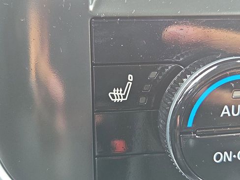 Certified 2025 Nissan Rogue SV image 24