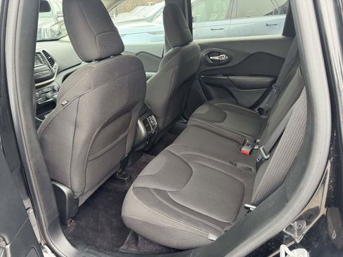 Used 2017 Jeep Cherokee Latitude w/ Comfort/Convenience Group image 36