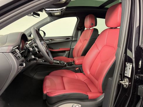 Certified 2026 Porsche Macan AWD/4WD image 5