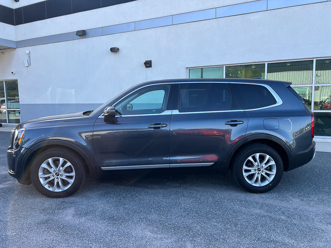 Used 2020 Kia Telluride LX AWD/4WD image 3