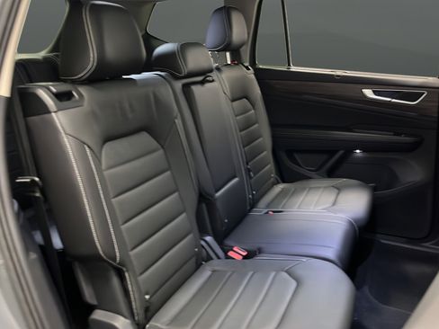 Used 2025 Volkswagen Atlas SEL AWD/4WD image 25