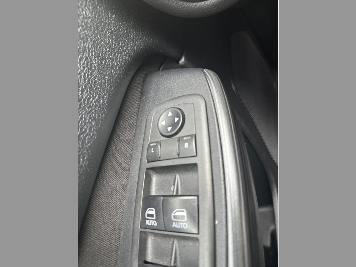 Used 2016 Jeep Cherokee Latitude w/ Safety/Convenience Group AWD/4WD image 46