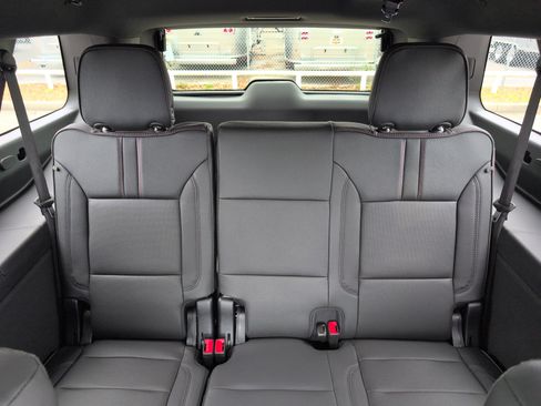 New 2026 Chevrolet Suburban RST image 34