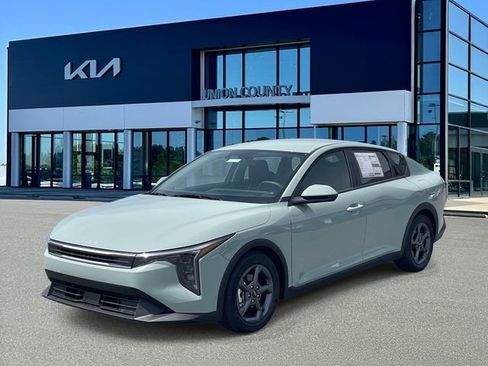 New 2026 Kia K4 LXS image 3