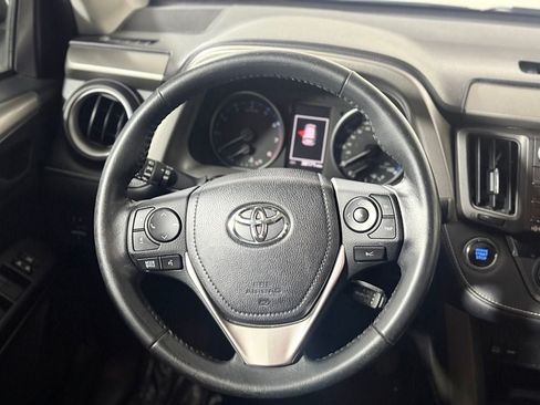 Used 2018 Toyota RAV4 XLE AWD/4WD image 12