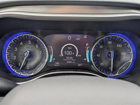 Used 2023 Chrysler Pacifica Touring-L FWD image 11