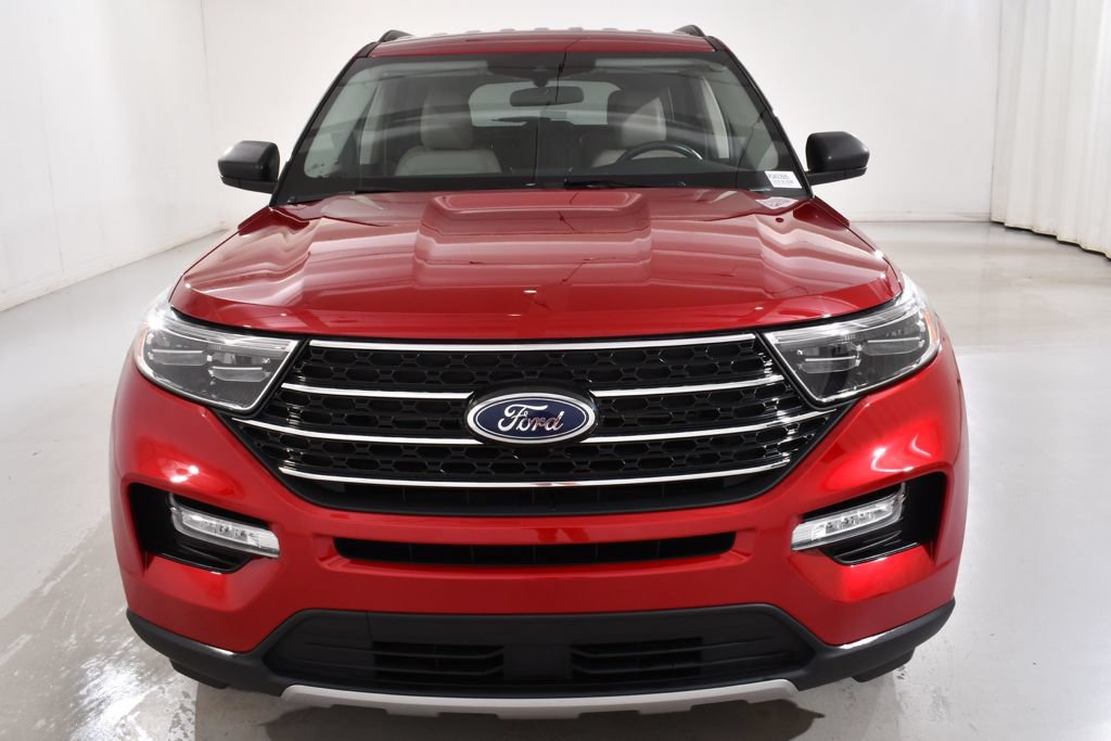 Used 2024 Ford Explorer XLT w/ Equipment Group 202A AWD/4WD image 3