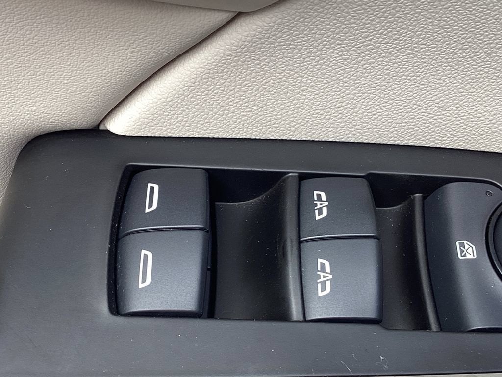 Used 2023 Buick Envision Avenir AWD/4WD image 47