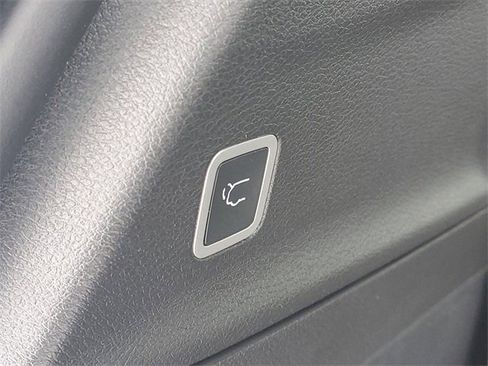 New 2026 Chrysler Pacifica Limited w/ Uconnect Theater Family Group image 9