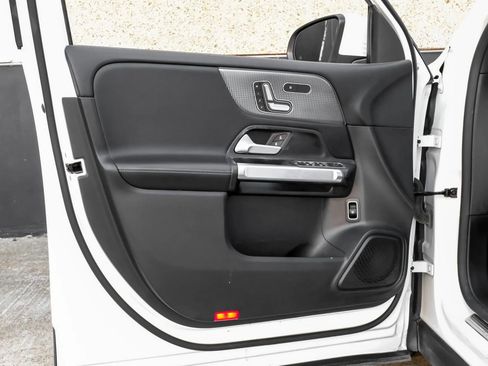 Used 2021 Mercedes-Benz GLB 250 4MATIC w/ Premium Package image 42