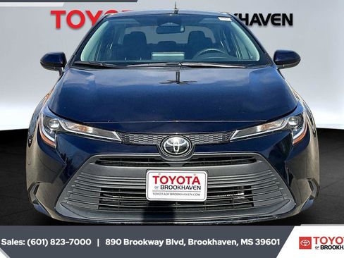 Used 2023 Toyota Corolla LE image 3