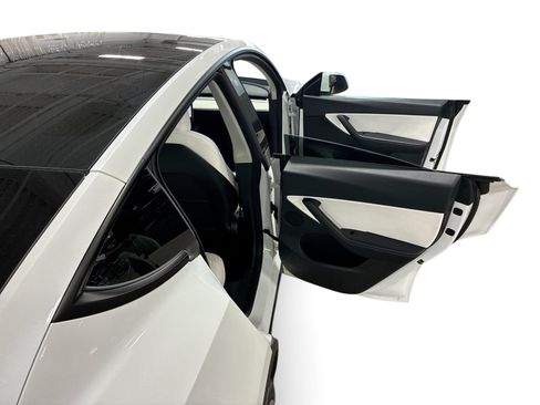 Certified 2022 Tesla Model Y Long Range AWD/4WD image 12