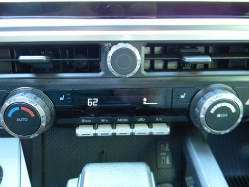 Used 2025 Toyota Tacoma TRD Off-Road AWD/4WD image 18