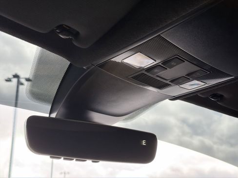 Used 2024 Volkswagen Tiguan SE image 27