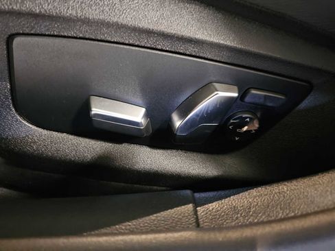 Used 2023 BMW 530e xDrive 530e xDrive w/ Premium Package image 29