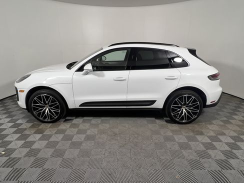 Certified 2026 Porsche Macan AWD/4WD image 2