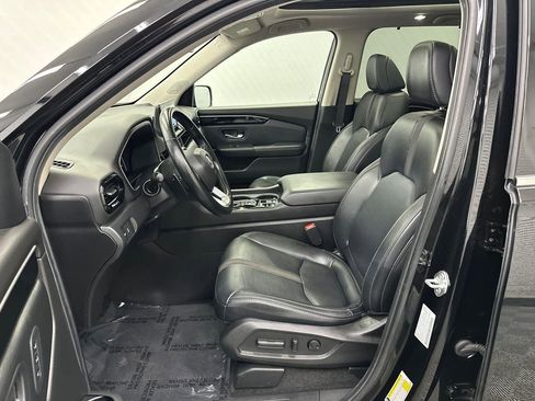 Certified 2025 Honda Pilot Touring image 9
