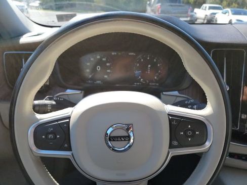 Used 2021 Volvo XC60 T5 Momentum image 18