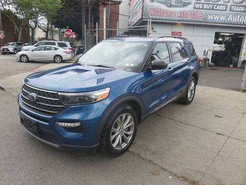 Used 2020 Ford Explorer XLT w/ Equipment Group 202A AWD/4WD image 2