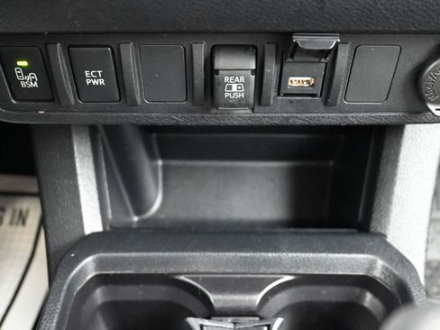 Used 2023 Toyota Tacoma SR5 w/ Technology Package image 19