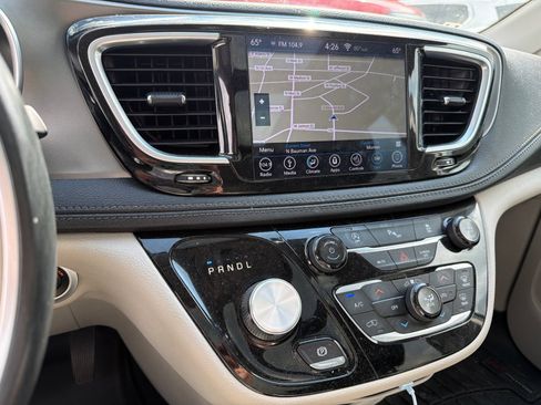 Used 2019 Chrysler Pacifica Limited FWD image 5