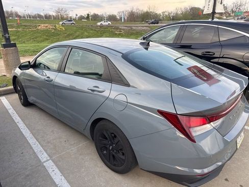 Used 2021 Hyundai Elantra SEL w/ Convenience Package image 4