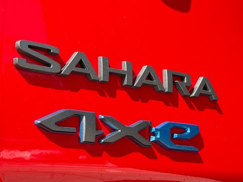 Used 2025 Jeep Wrangler Unlimited Sahara AWD/4WD image 6
