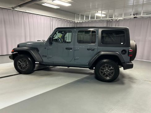 Used 2024 Jeep Wrangler Unlimited Sport AWD/4WD image 4
