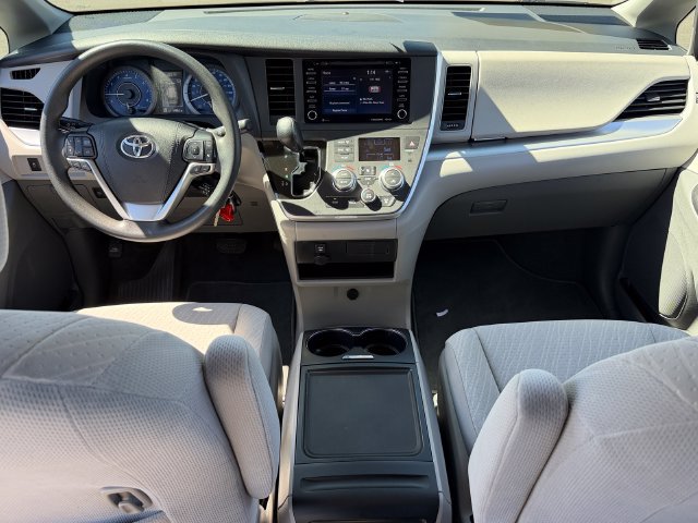 Used 2020 Toyota Sienna LE w/ Carpet Mat Package FWD image 22