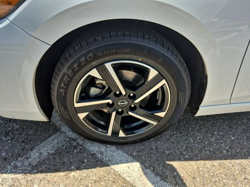 Used 2024 Nissan Sentra SV FWD image 25