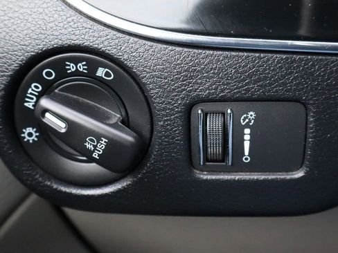 Used 2018 Dodge Grand Caravan SXT w/ Rear Park Assist Package image 28