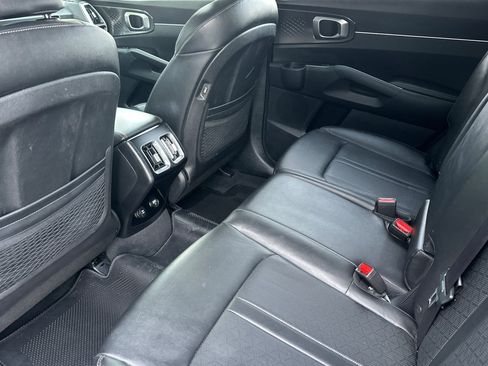 Certified 2022 Kia Sorento S w/ Panoramic Sunroof Package image 15