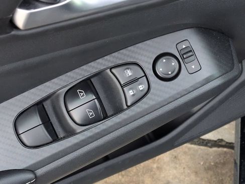 Used 2025 Nissan Altima 2.5 SV FWD image 13