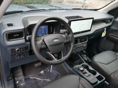 New 2025 Ford Maverick Lariat w/ Black Appearance Package image 4
