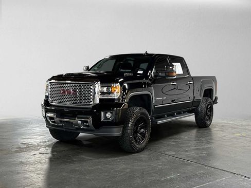 Used 2017 GMC Sierra 2500 Denali w/ Duramax Plus Package AWD/4WD image 7