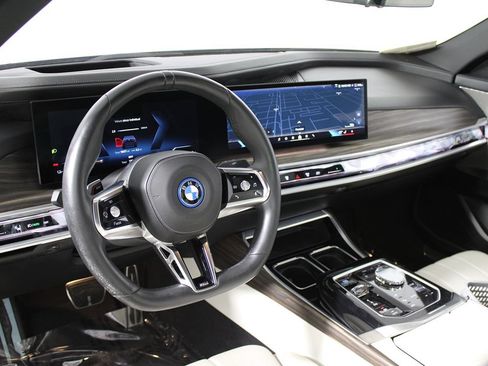 Used 2023 BMW i7 xDrive60 AWD/4WD image 6