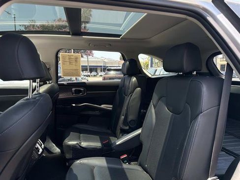 Used 2023 Kia Sorento EX w/ Panoramic Sunroof Package FWD image 13