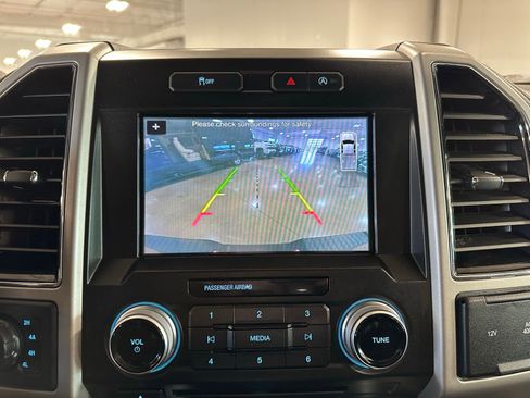 Used 2018 Ford F150 Lariat w/ Equipment Group 502A Luxury image 33