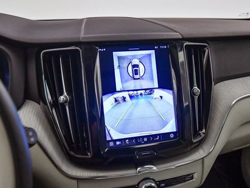 Certified 2025 Volvo XC60 T8 Plus w/ Protection Package Premier image 23